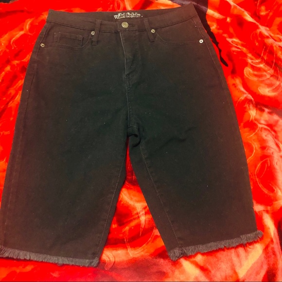 Black Bermuda distressed bottom shorts - Picture 2 of 5